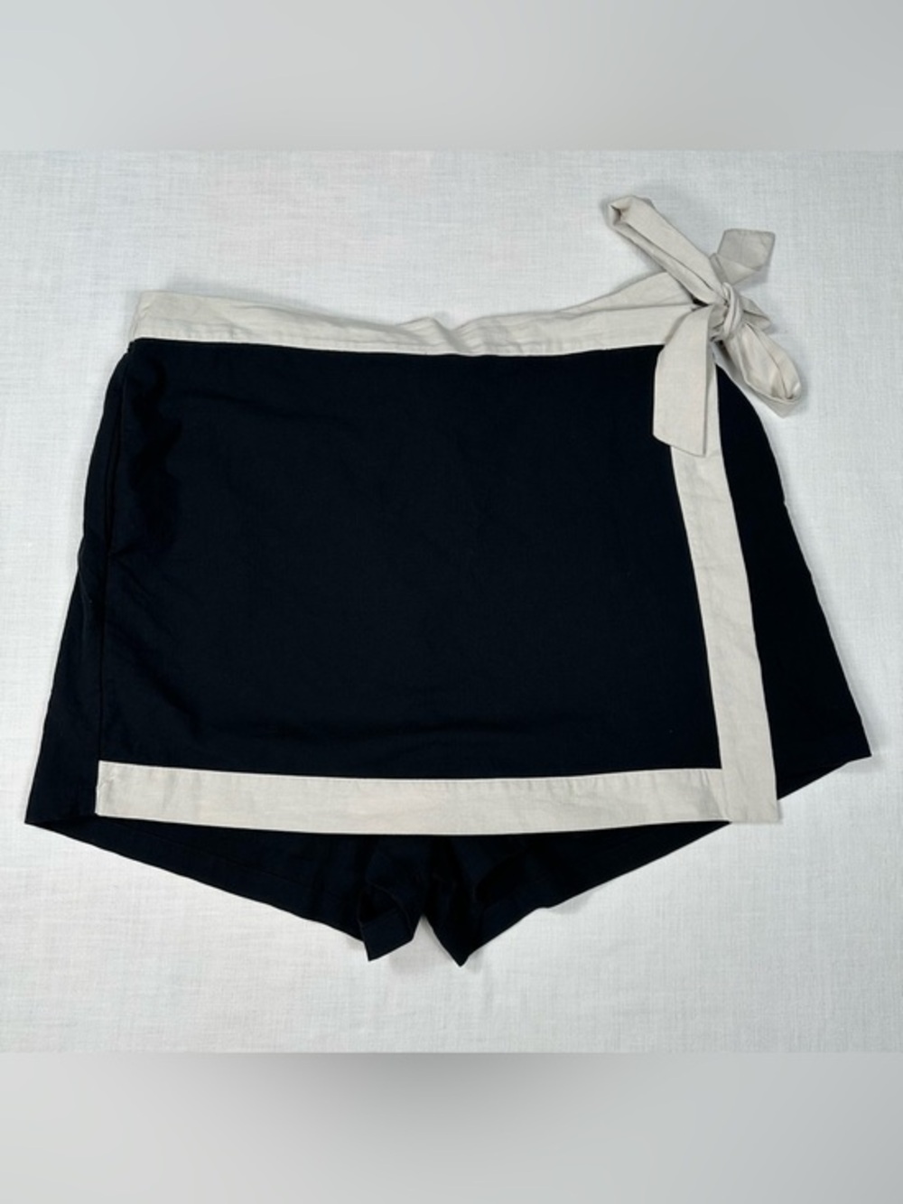 Faux‎ Wrap Black Shorts Skort 2X Plus Side Tie Resortwear Beachy Coastal Euro